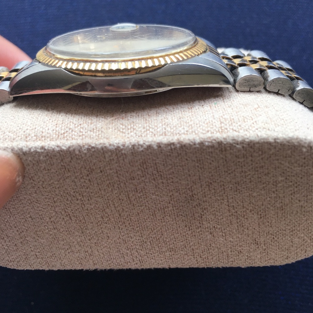 Two-Tone Men’s Quartz Dress Watch - Gold & Silver - Picture 4 of 7